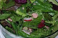 Салат с тунцом и зеленью
