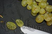 Салат слоеный с виноградом - Шаг 6