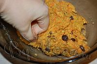 Морковно-овсяное печенье с орехами и изюмом - Шаг 7